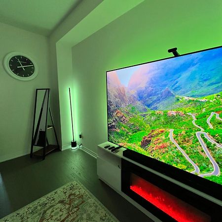 Brand New 4 Bedroom Villa By Hamilton Airport! Екстер'єр фото