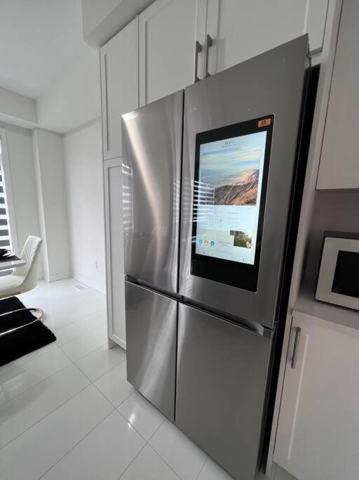 Brand New 4 Bedroom Villa By Hamilton Airport! Екстер'єр фото