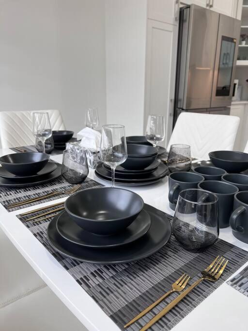 Brand New 4 Bedroom Villa By Hamilton Airport! Екстер'єр фото